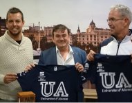 La Universitat d'Alacant presenta els equips de vòlei platja per a la pròxima temporada